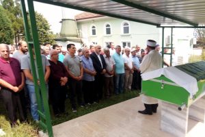 Adını taşıyan torununun &ouml;ld&uuml;rd&uuml;ğ&uuml; dede toprağa verildi