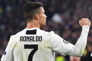 Ronaldo, babasından bahsederken g&ouml;zyaşlarını tutamadı