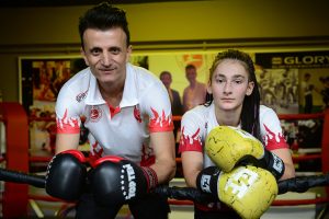Kick boks hem &ouml;z g&uuml;ven hem şampiyonluk kazandırdı