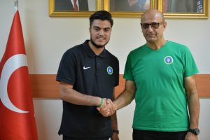 Bursa B&uuml;y&uuml;kşehir Belediyespor'da Sharifi imzayı attı