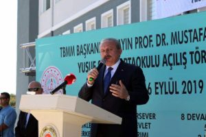 Şentop: &Ouml;ğrencilere vatan ve millet sevgisinin de verilmesi gerekir