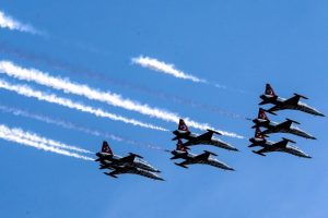 T&uuml;rk Yıldızları İstanbul Boğazı'nda g&ouml;steri u&ccedil;uşu yaptı