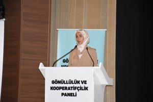 S&uuml;meyye Erdoğan Bayraktar, Kırşehir'de panele katıldı