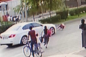Bursa'da yaya ge&ccedil;idinde otomobilin &ccedil;arptığı k&uuml;&ccedil;&uuml;k kız yaralandı