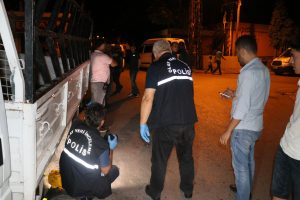Adana'da sokak ortasında silahlı kavga: 1 &ouml;l&uuml;