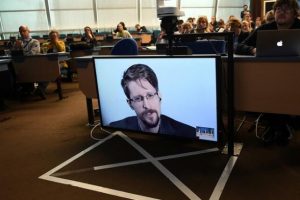 Edward Snowden ABD'ye dönmek istiyor