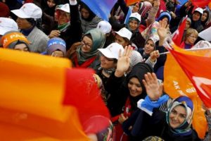 AK Parti'nin &uuml;ye sayısı 2 ayda 56 bin 260 kişi d&uuml;şt&uuml;