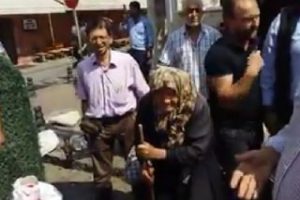 Bursa'da zabıta 80 yaşındaki kadının tezgahını kaldırdı