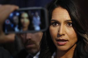 Tulsi Gabbard'dan Trump'a &ccedil;ok ağır s&ouml;zler: Peşkeş &ccedil;ekemezsin