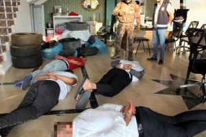 Malatya'da organize su&ccedil; &ouml;rg&uuml;t&uuml;ne operasyon: 13 g&ouml;zaltı