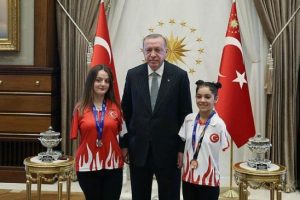 Cumhurbaşkanı Erdoğan milli sporcuları kabul etti