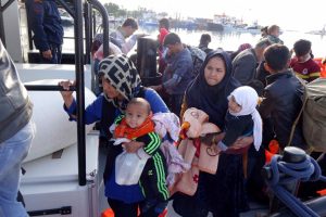 Ayvacık'ta 195 ka&ccedil;ak g&ouml;&ccedil;men yakalandı