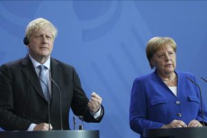 Johnson, Merkel ile g&ouml;r&uuml;şt&uuml;