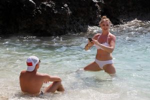 Alanya'da tatilciler sahilleri doldurdu
