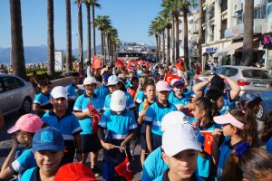 Marmaris'te &ouml;ğrenciler kost&uuml;ml&uuml; y&uuml;r&uuml;y&uuml;şle eğitime dikkat &ccedil;ekti