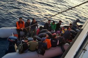 61 ka&ccedil;ak g&ouml;&ccedil;men yakalandı