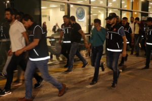 13 adrese eş zamanlı baskın! 17 g&ouml;zaltı