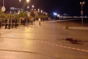 "Yan bakma" meselesi y&uuml;z&uuml;nden iki kardeş hastanelik oldu