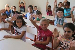 Suriyeli &ouml;ğrencilere T&uuml;rk&ccedil;e sınıfı