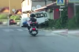 5 kişilik ailenin motosikletle tehlikeli yolculuğu