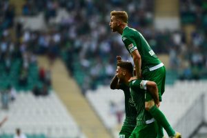 Timsah zorlu viraja giriyor!