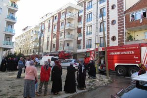5 katlı apartmanda yangın paniği