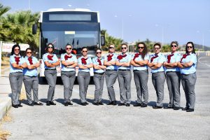 İzmir'de 17 kadın otob&uuml;s şof&ouml;r&uuml; işbaşı yaptı