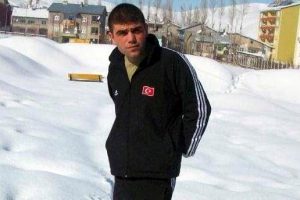 2 g&uuml;nd&uuml;r aranıyordu, otomobilinde cesedi bulundu