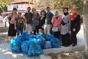 Bursa'da üniversiteliler Gölyazı'yı temizledi