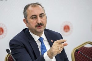 Bakan G&uuml;l: FET&Ouml;'c&uuml;lerle aynı maklubeye kaşık sallayanlar bize ders vermeye kalkışmasın