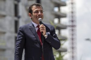 İBB 8 il&ccedil;ede &uuml;cretsiz g&uuml;nl&uuml;k s&uuml;t dağıtımına başlıyor