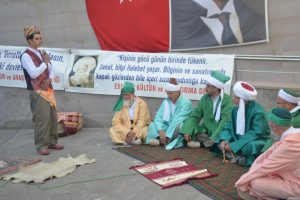 'Pabucu dama atılmak' deyimi buradan geliyor