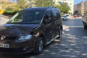 Ters y&ouml;nde giden at arabası otomobil ile &ccedil;arpıştı