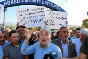 K&ouml;yl&uuml;ler taş ocağına karşı eylem yaptı