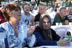 Huzurevi sakinleri konserde doyasıya eğlendi