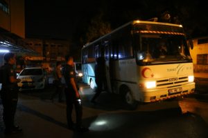 İzmir'de 19 ka&ccedil;ak g&ouml;&ccedil;men yakalandı