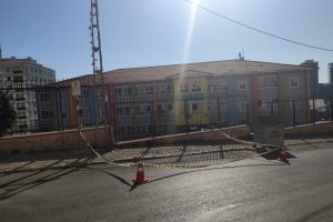 Okul &ouml;n&uuml;nde pompalı maganda dehşeti