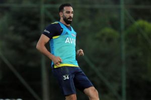 Fenerbah&ccedil;eli Adil Rami'ye sans&uuml;r şoku!