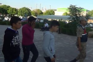 Sınırı ge&ccedil;meye &ccedil;alışan Suriyeliler yakalandı