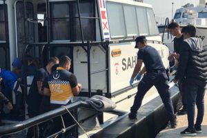 Botları batan 39 g&ouml;&ccedil;meni Sahil G&uuml;venlik kurtardı