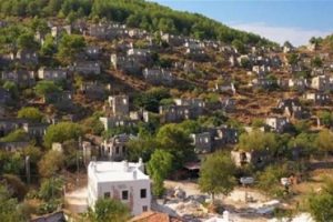Hayalet k&ouml;yde 96 yıldır evler boş!