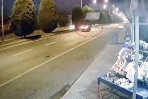 Yolun karşısına ge&ccedil;mek isterken otomobil &ccedil;arptı