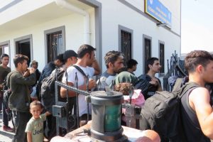 &Ccedil;anakkale'de 102 ka&ccedil;ak g&ouml;&ccedil;men yakalandı