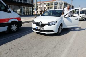 Bursa İnegöl'de motosiklet otomobile çarptı: 1 yaralı