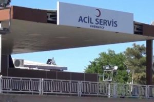 &Ouml;nce komşusunu sonra da karakoldaki bek&ccedil;iyi bı&ccedil;akladı
