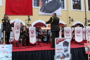 Meydanda Gaziler G&uuml;n&uuml; coşkusu