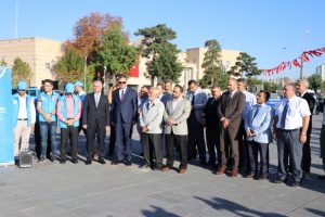 Hayırseverler sınır &ouml;tesindeki Suriyeli &ccedil;ocukların y&uuml;z&uuml;n&uuml; g&uuml;ld&uuml;recek