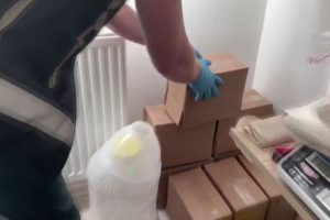 Evinde 1 milyon Viagra hapı bulundu: "&Ccedil;ayıma &ccedil;orbama katarak kullanıyorum"