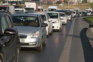 TEM'de trafiği kilitleyen kaza!