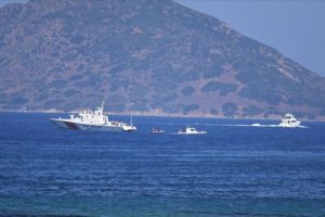 Bodrum'da d&uuml;zensiz g&ouml;&ccedil;menleri taşıyan bot battı